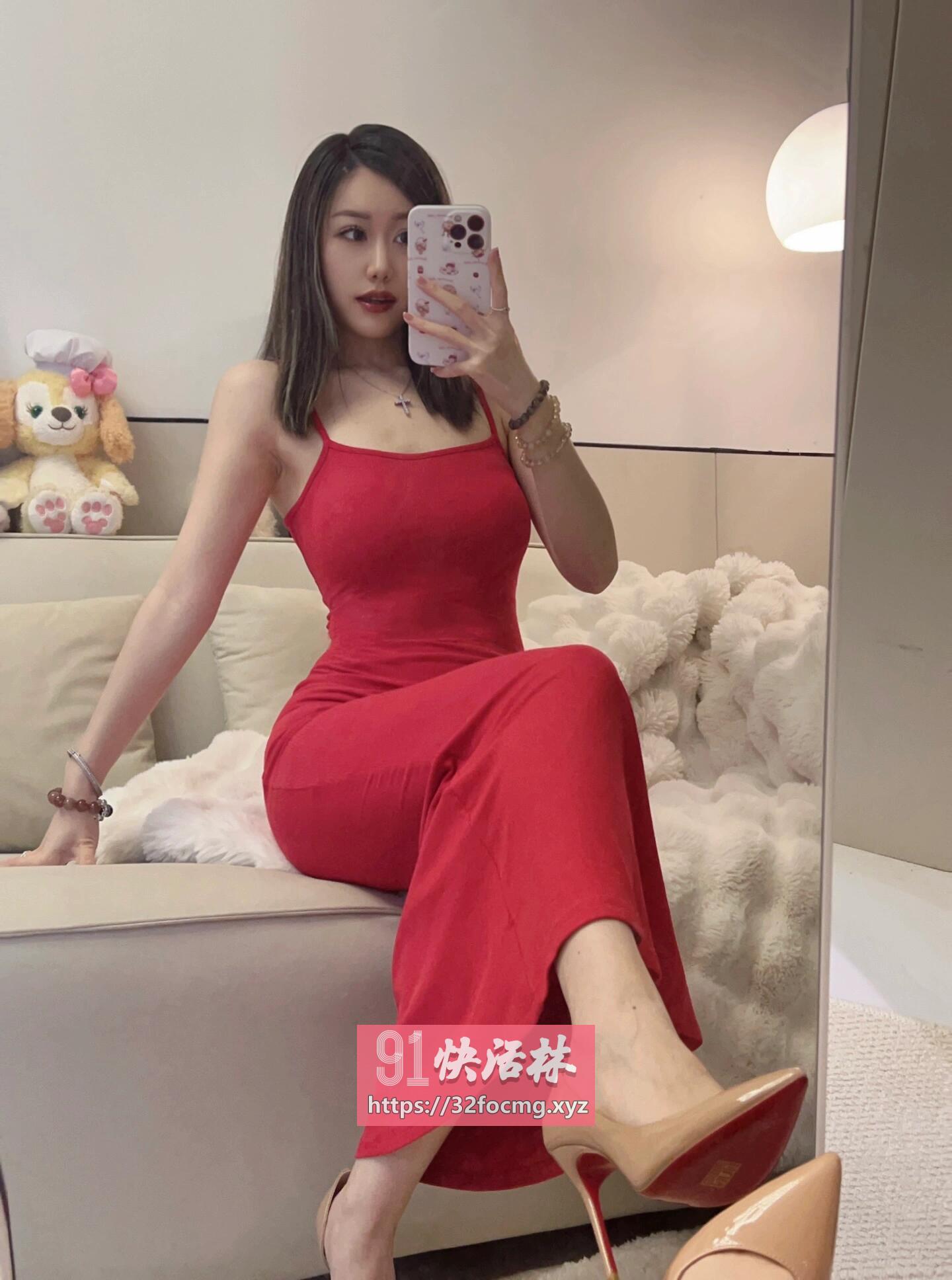 大奶性感小姐姐