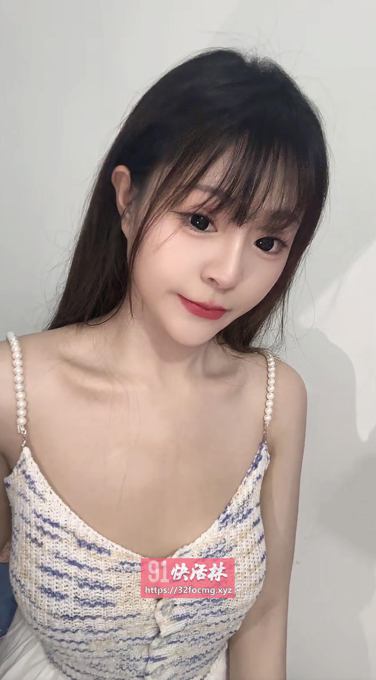 浦东新区高挑丰满大长腿兼职小骚货