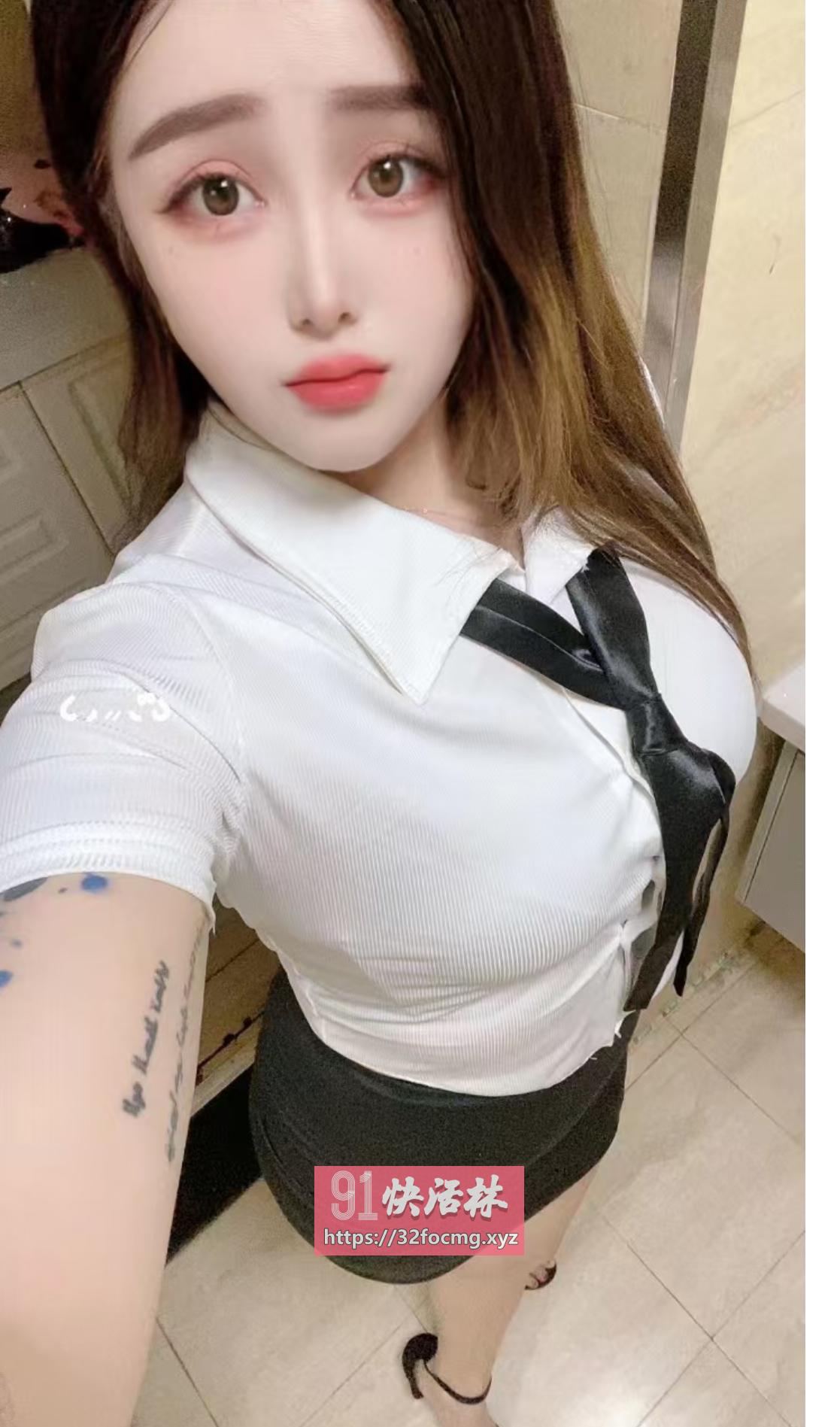 遇到一位非常妖艳高端的粉嫩白虎骚逼外围女