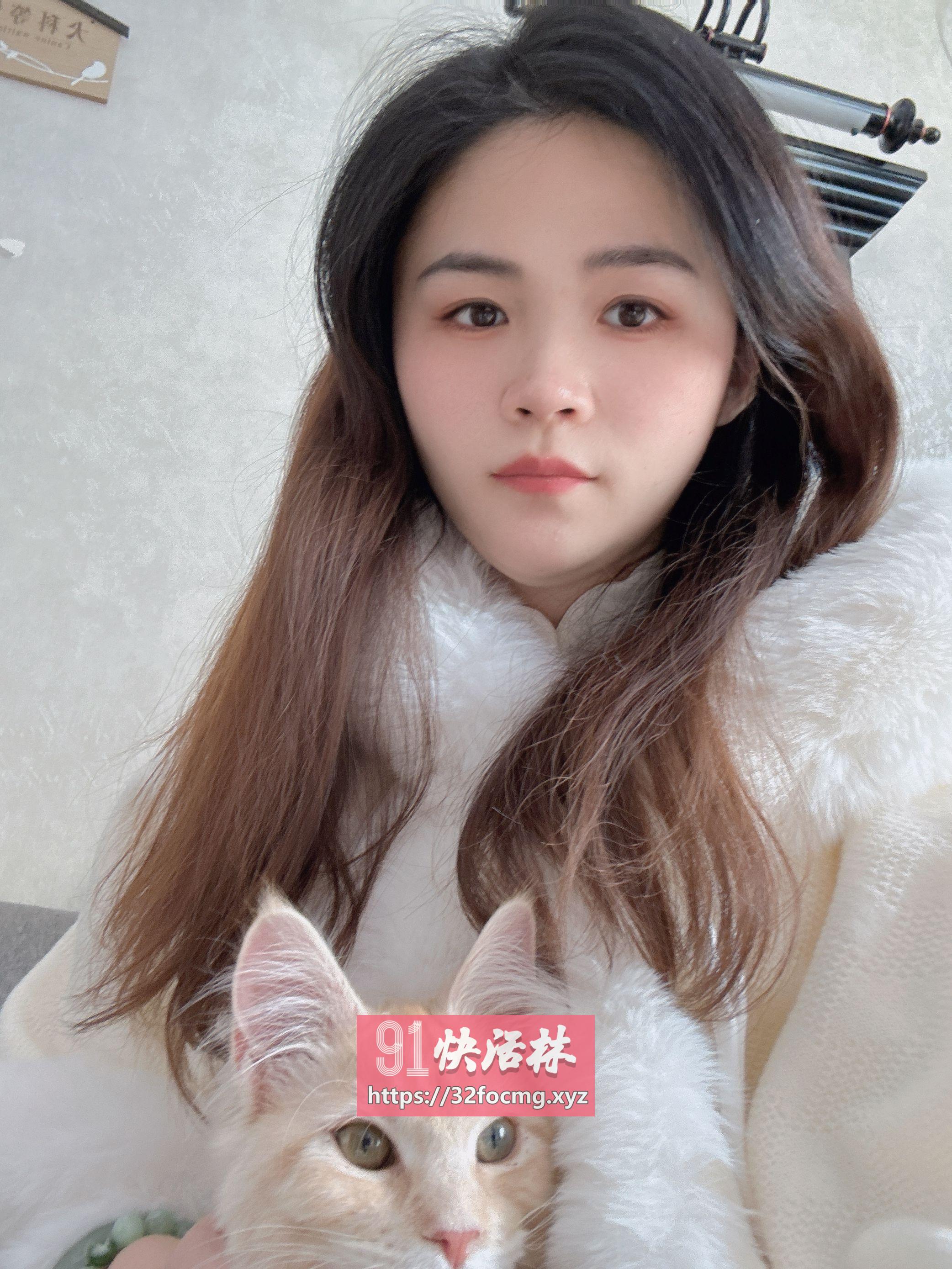 四川妹子，皮肤白，臀型饱满