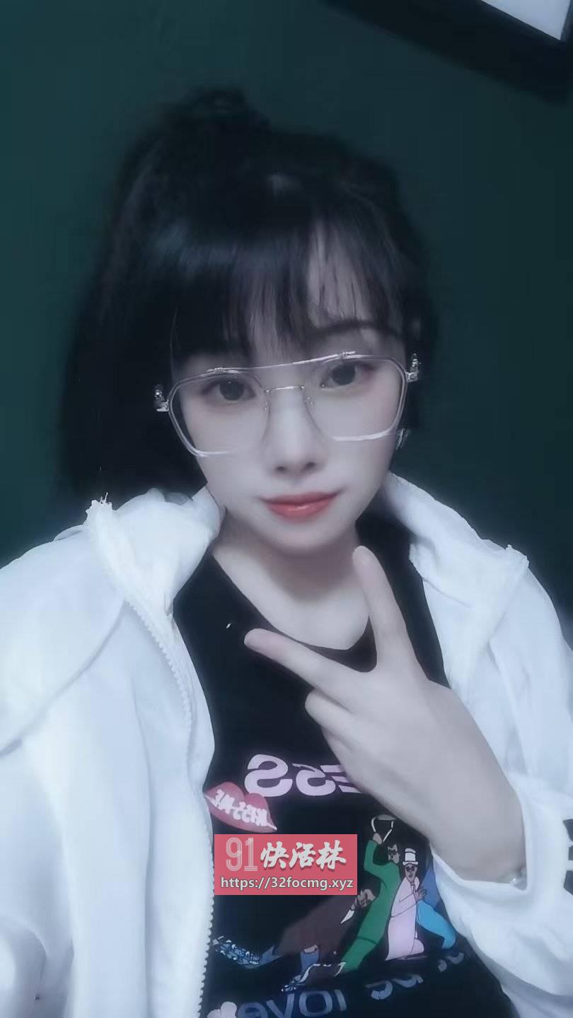 黑丝情趣骚女
