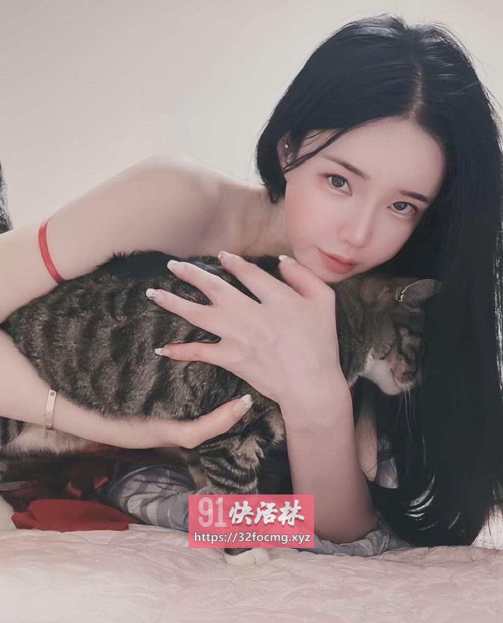 会吸会喷的年轻美人