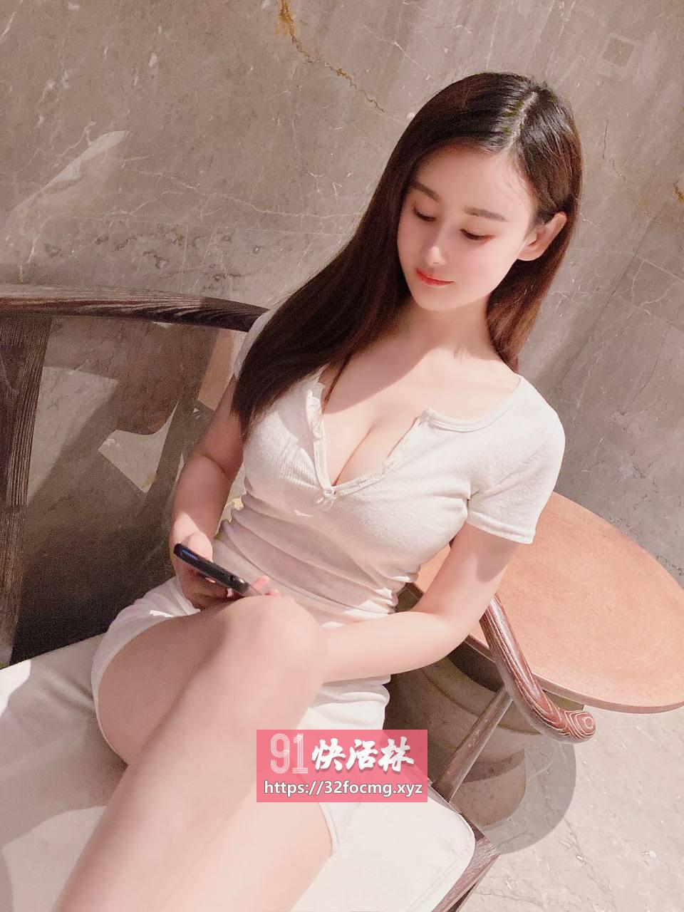 大奶性感尤物全套服务