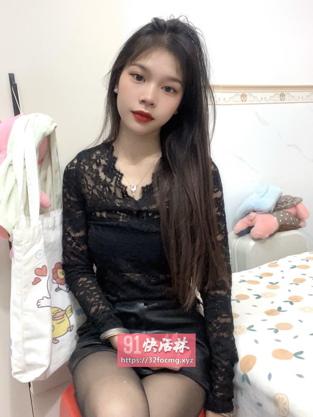 听话制服骚b小姐姐