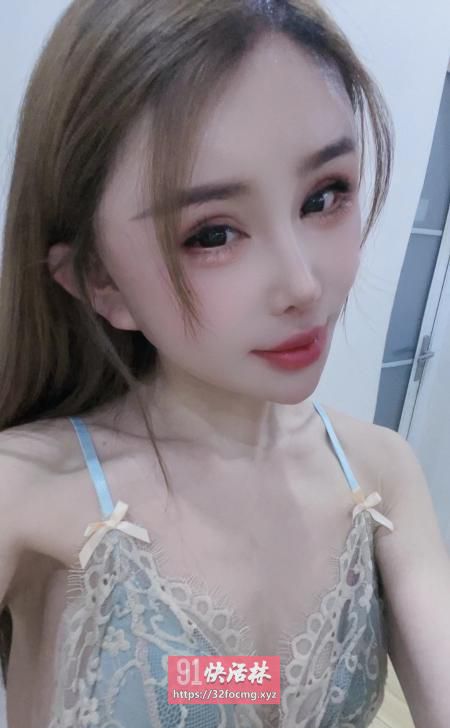 性感大长腿骚嫩妹