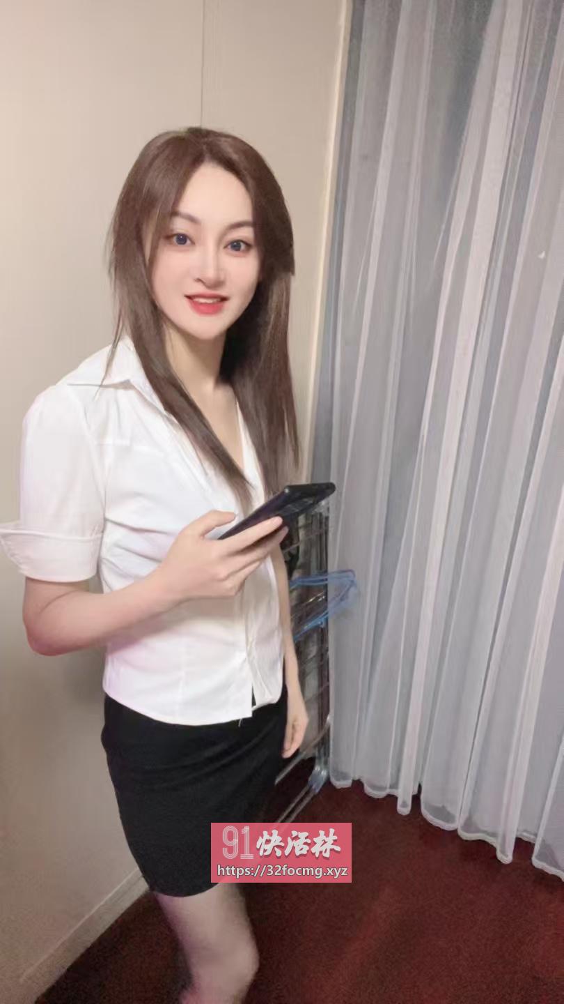 丰乳肥臀水多的御姐