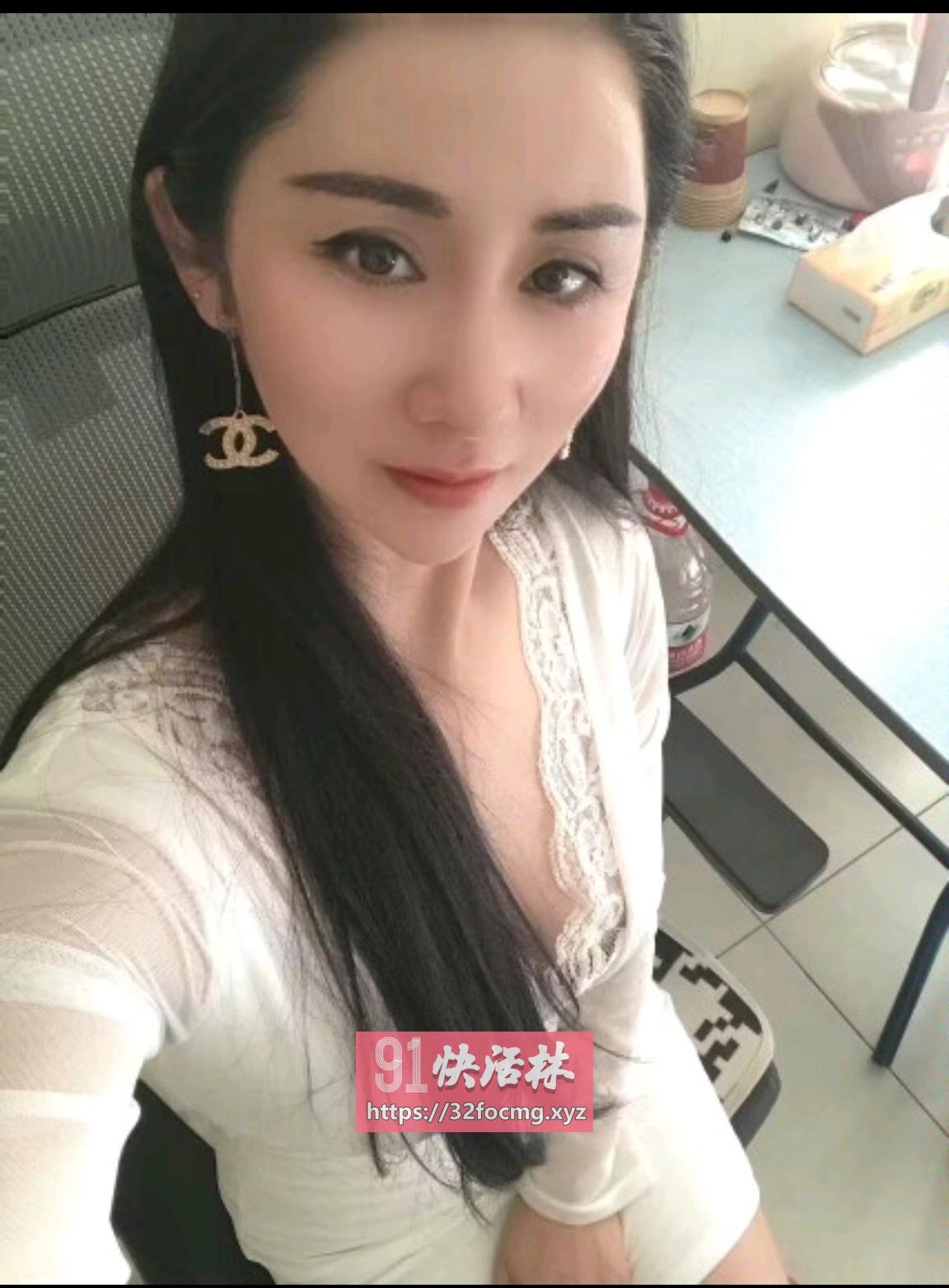 自动服务型少妇