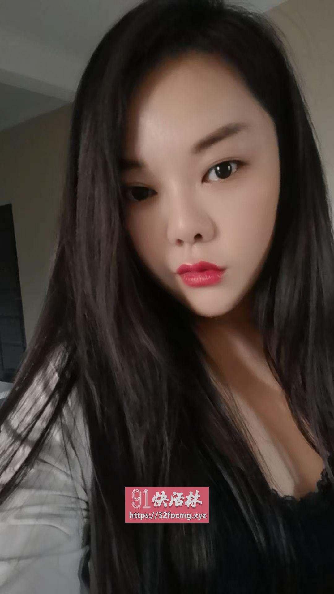 坚挺巨乳骚货尤物