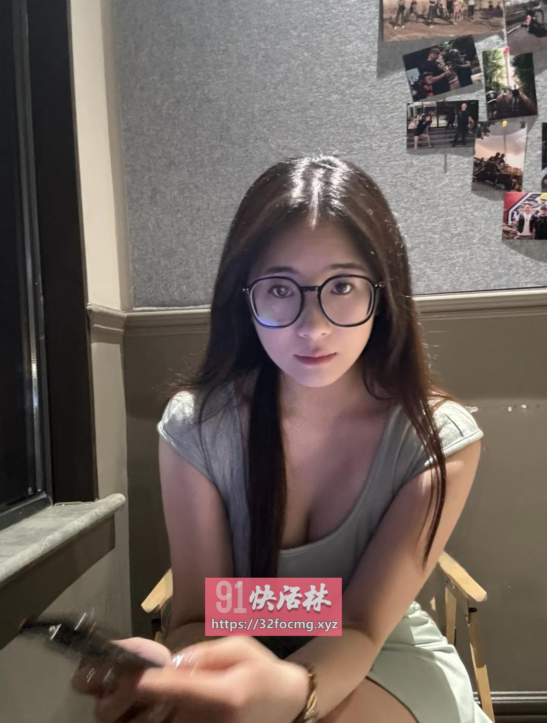新人首开眼镜翘臀妹