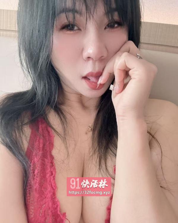 新市外骚嫩妹口活好会喷水