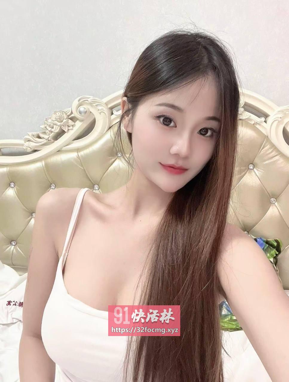 可舌吻大胸兼职妹妹