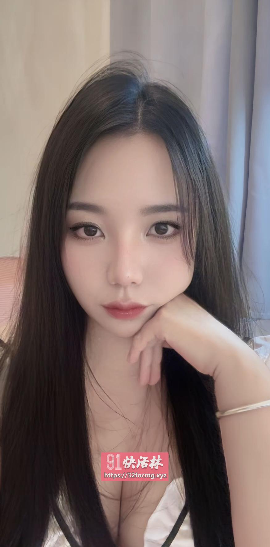 年轻可爱小妞儿