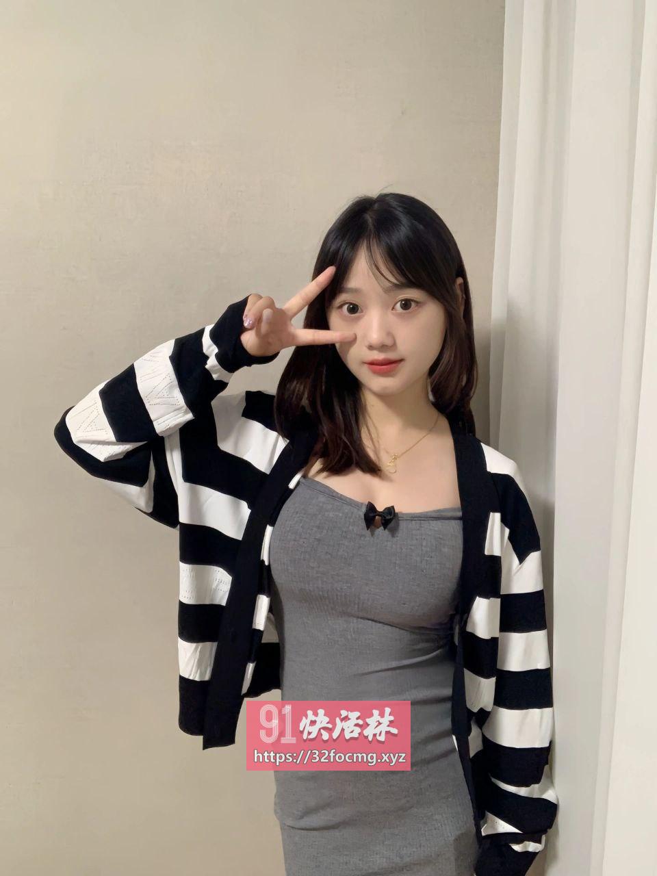 老师服务很好，洗完澡后先跟老师一阵激情舌吻