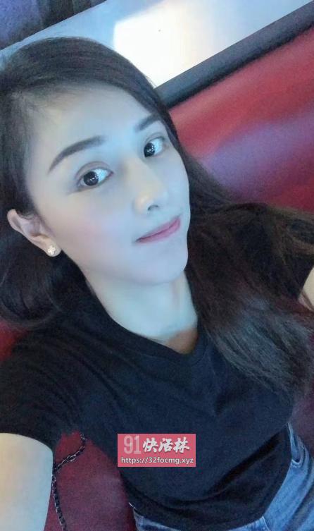 大胸水嫩妹子