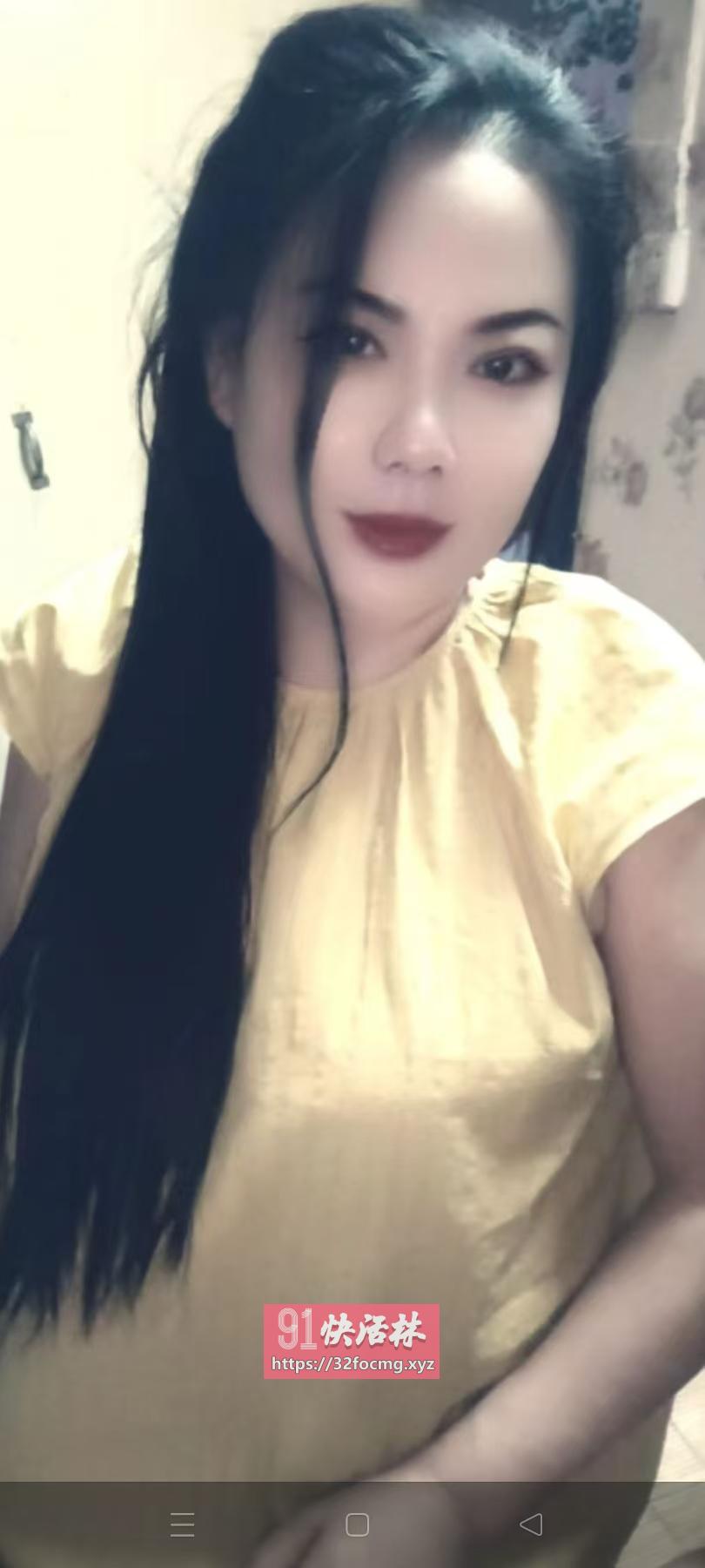 服务很到位的美熟妇