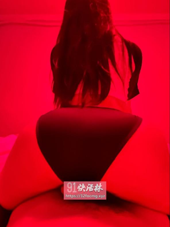 沙发大战巨乳马达臀